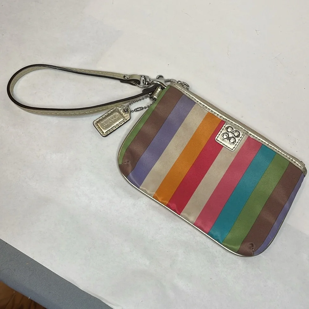 Coach Julia Legacy Stripe Wristlet Special Edition Gold Cs